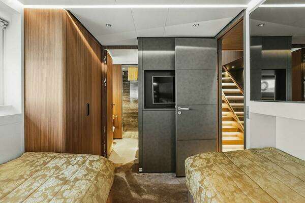 Custom Line CL120 Yacht For Sale