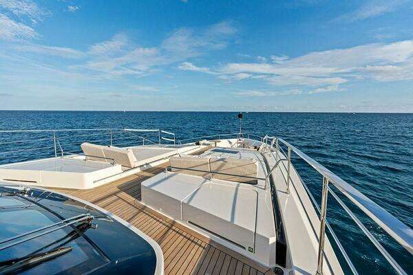 Custom Line CL120 Yacht For Sale