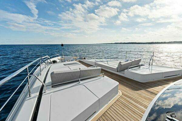 Custom Line CL120 Yacht For Sale