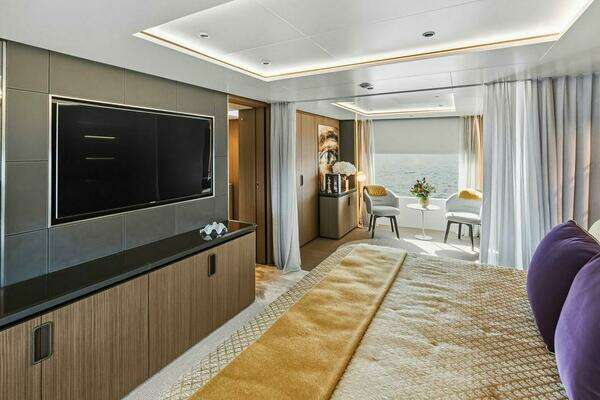 Custom Line CL120 Yacht For Sale