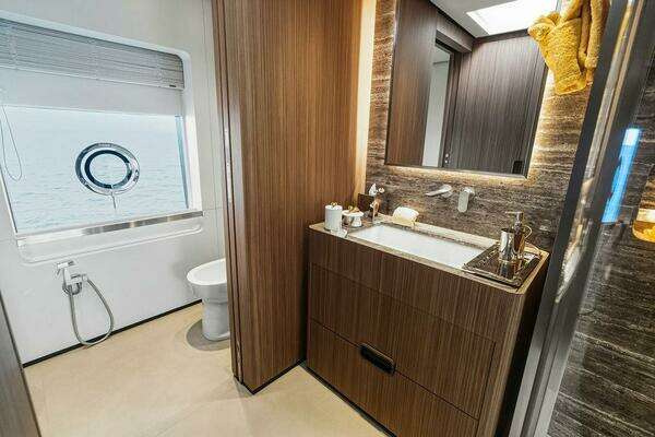 Custom Line CL120 Yacht For Sale