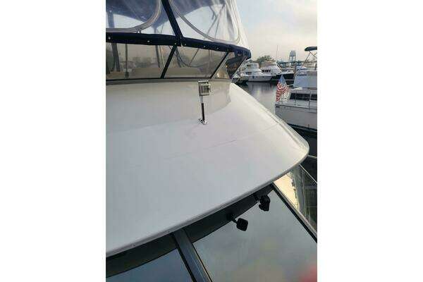 Photo of the 1996 Carver 320 Voyager "Limoncello"