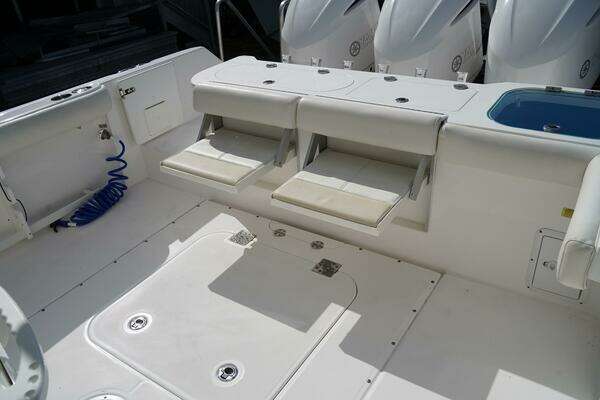 Everglades 355CCX Yacht For Sale