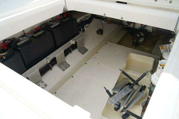 Everglades 355CCX Yacht For Sale