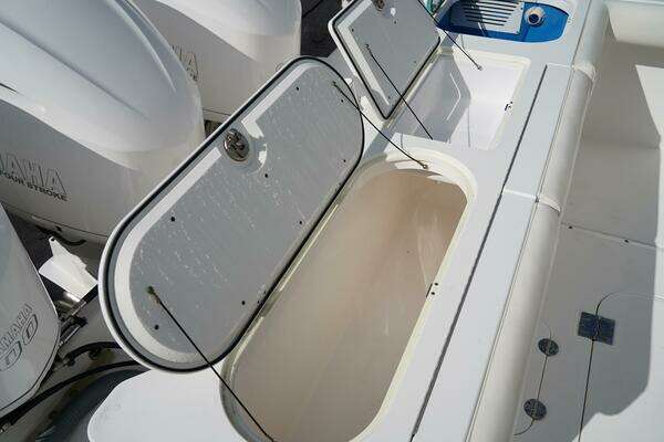 Everglades 355CCX Yacht For Sale