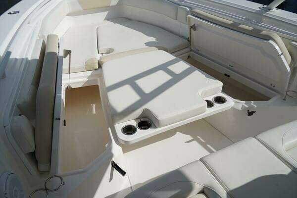 Everglades 355CCX Yacht For Sale