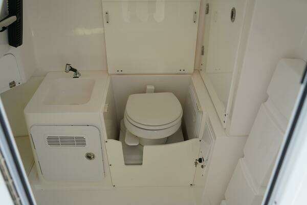 Everglades 355CCX Yacht For Sale