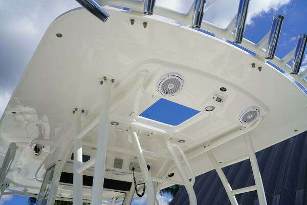 Everglades 355CCX Yacht For Sale