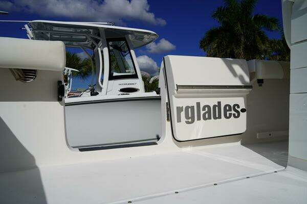 Everglades 355CCX Yacht For Sale