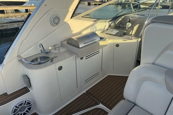 Pura Vida 33ft Sea Ray Yacht For Sale