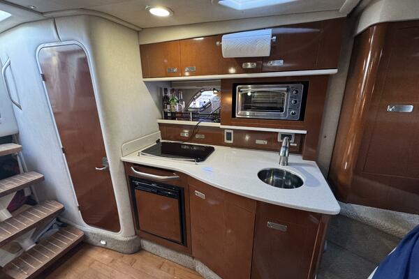 Pura Vida 33ft Sea Ray Yacht For Sale