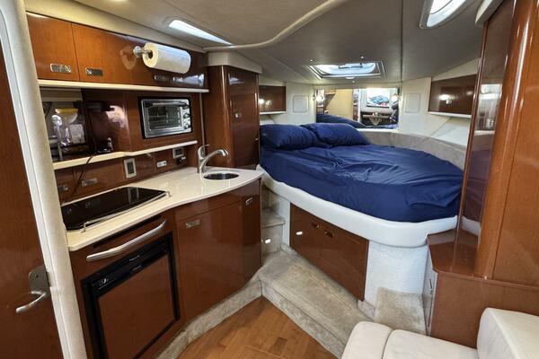 Pura Vida 33ft Sea Ray Yacht For Sale