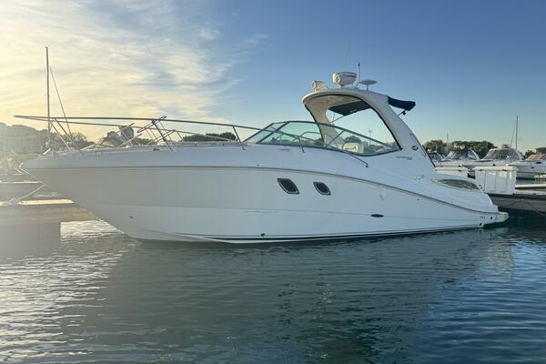 2011 Sea Ray 330 Sundancer
