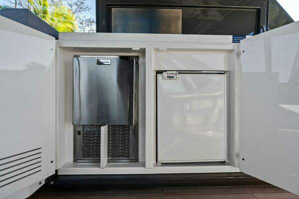 Ferretti Yachts 780 Yacht For Sale