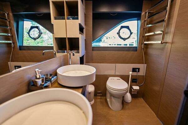 Ferretti Yachts 780 Yacht For Sale