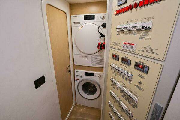 Ferretti Yachts 780 Yacht For Sale