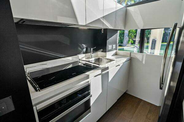 Ferretti Yachts 780 Yacht For Sale