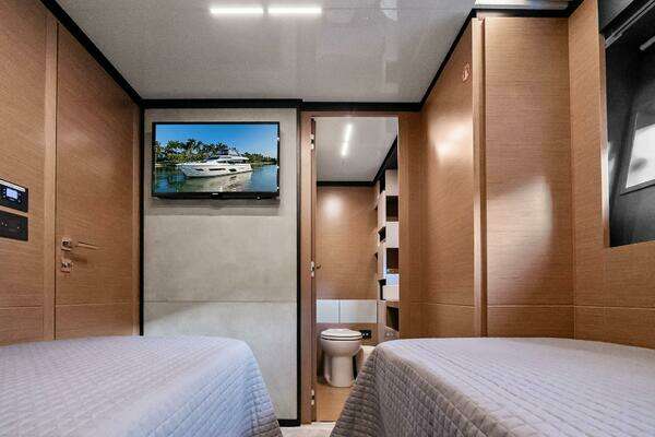 Ferretti Yachts 780 Yacht For Sale