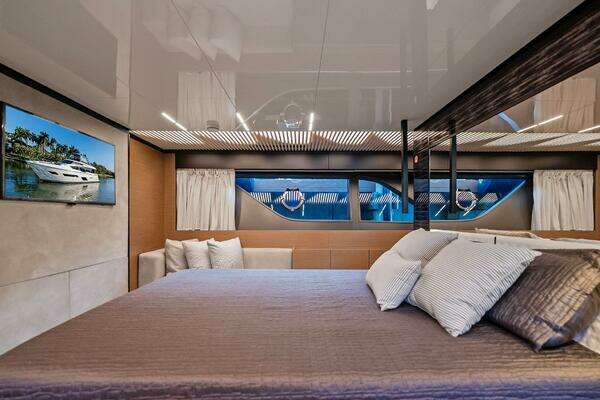 Ferretti Yachts 780 Yacht For Sale