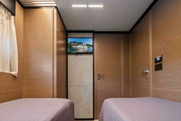 Ferretti Yachts 780 Yacht For Sale