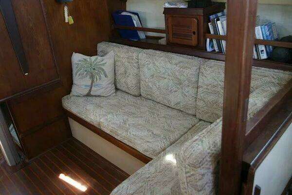 Photo of the 1986 Island Packet 31