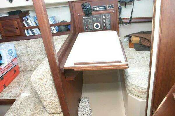 Photo of the 1986 Island Packet 31