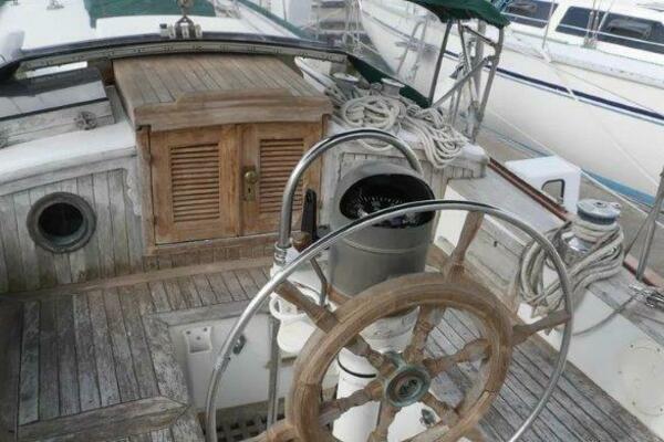 Flamboyant 37ft Tayana Yacht For Sale