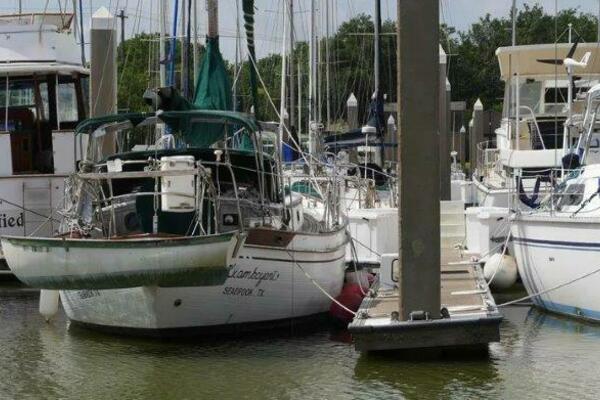 Flamboyant 37ft Tayana Yacht For Sale