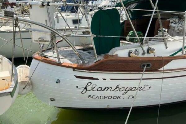 Flamboyant 37ft Tayana Yacht For Sale