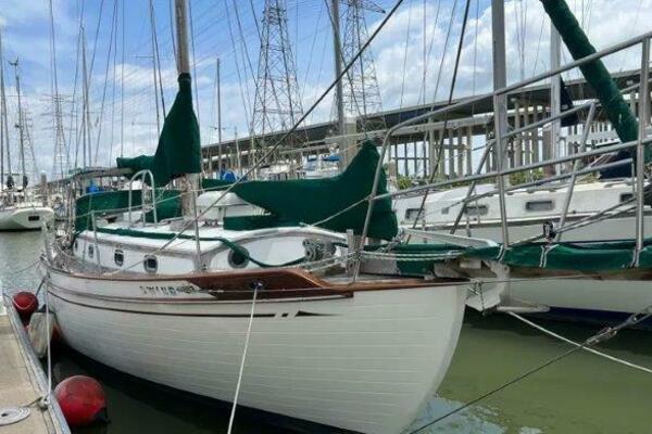 Flamboyant 37ft Tayana Yacht For Sale