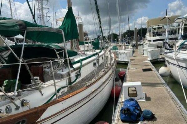 Flamboyant 37ft Tayana Yacht For Sale