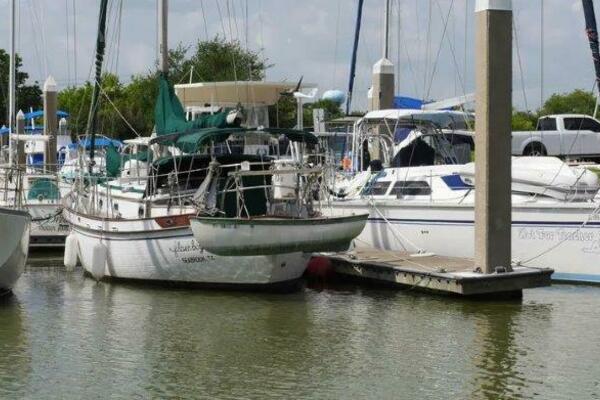 Flamboyant 37ft Tayana Yacht For Sale