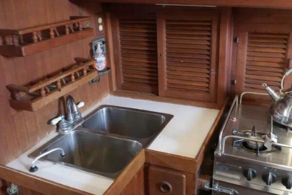 Flamboyant 37ft Tayana Yacht For Sale