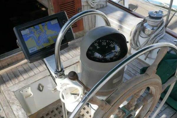 Flamboyant 37ft Tayana Yacht For Sale