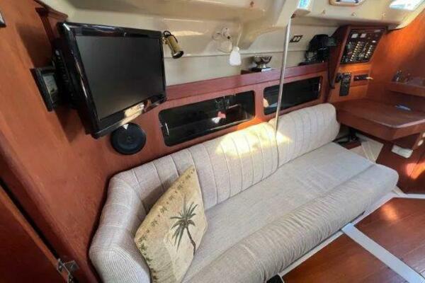 Catch My Drift 35ft Hunter Yacht For Sale