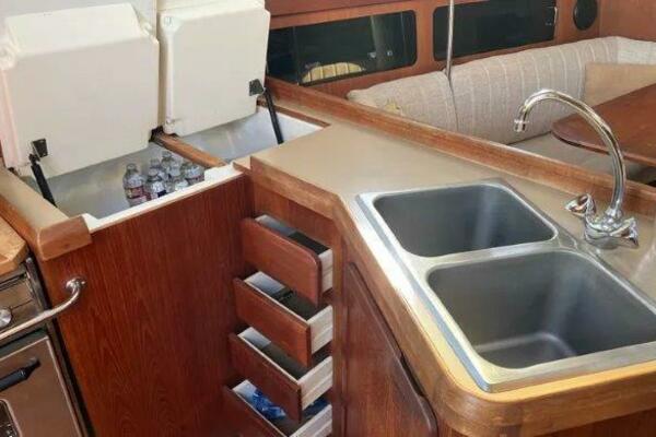 Catch My Drift 35ft Hunter Yacht For Sale