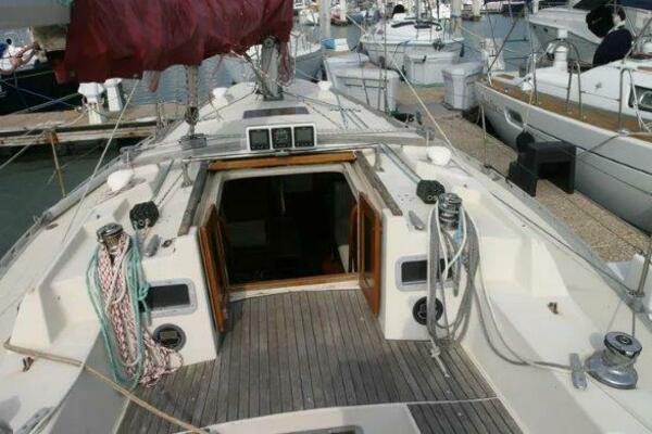La Tarte 38ft Beneteau Yacht For Sale