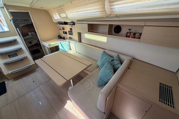 Happy Ours 42ft Beneteau Yacht For Sale