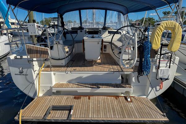 Happy Ours 42ft Beneteau Yacht For Sale