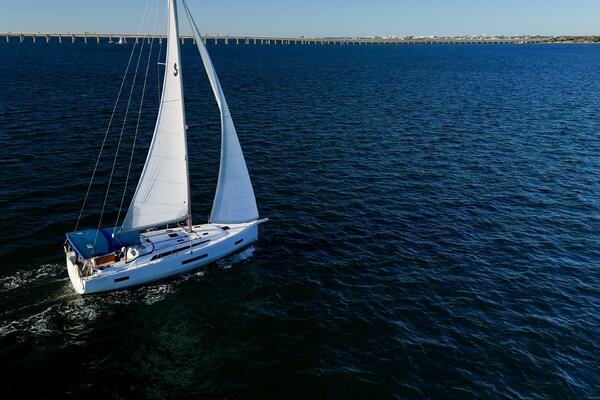 Happy Ours 42ft Beneteau Yacht For Sale
