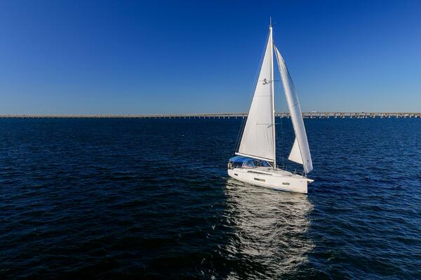 Happy Ours 42ft Beneteau Yacht For Sale