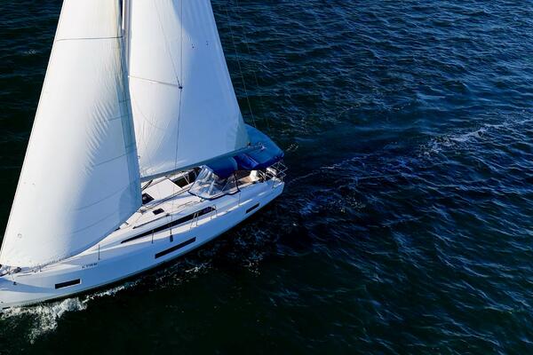 Happy Ours 42ft Beneteau Yacht For Sale