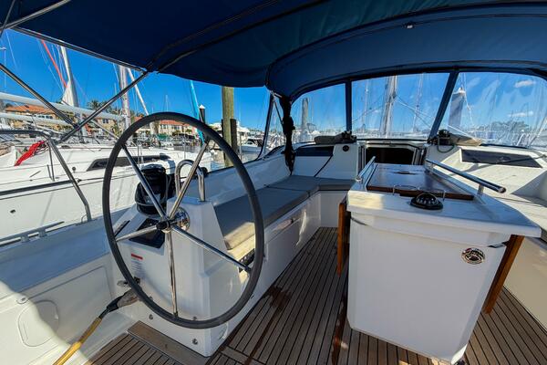 Happy Ours 42ft Beneteau Yacht For Sale