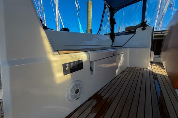 Happy Ours 42ft Beneteau Yacht For Sale