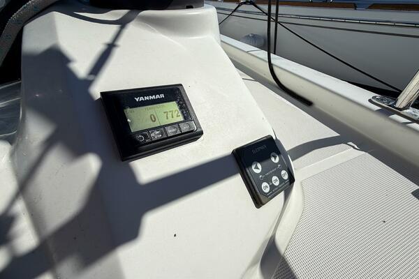 Happy Ours 42ft Beneteau Yacht For Sale