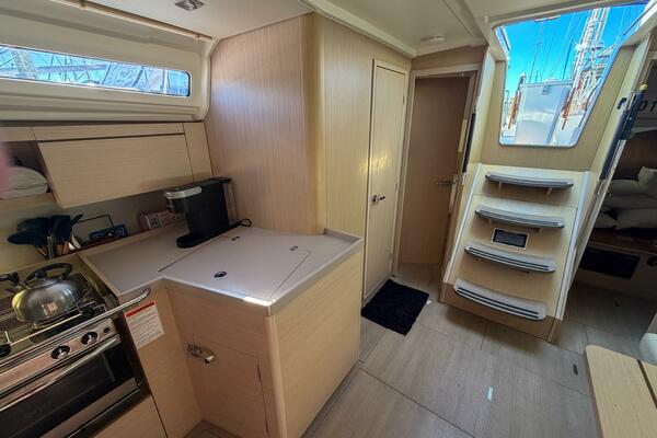 Happy Ours 42ft Beneteau Yacht For Sale