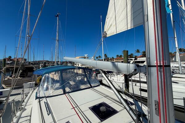 Happy Ours 42ft Beneteau Yacht For Sale