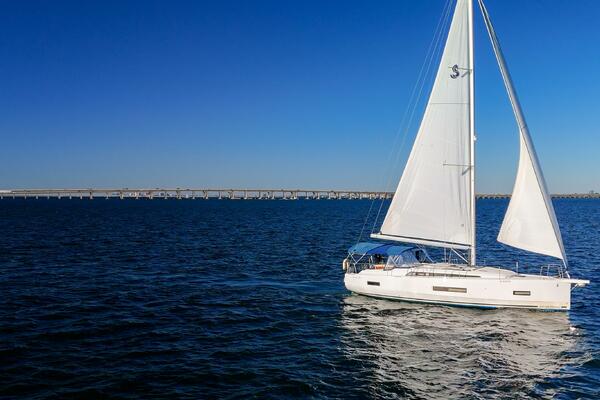 Happy Ours 42ft Beneteau Yacht For Sale