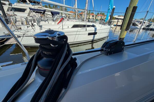 Happy Ours 42ft Beneteau Yacht For Sale