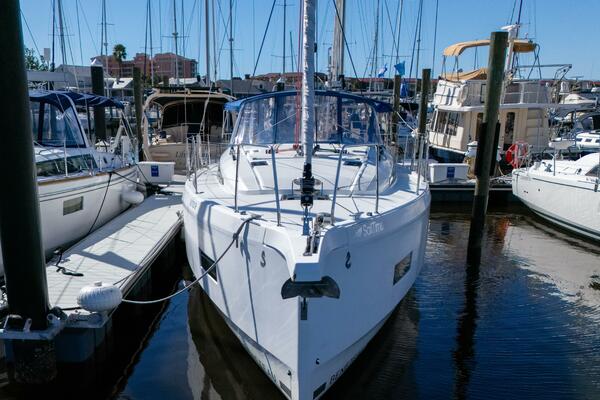 Happy Ours 42ft Beneteau Yacht For Sale
